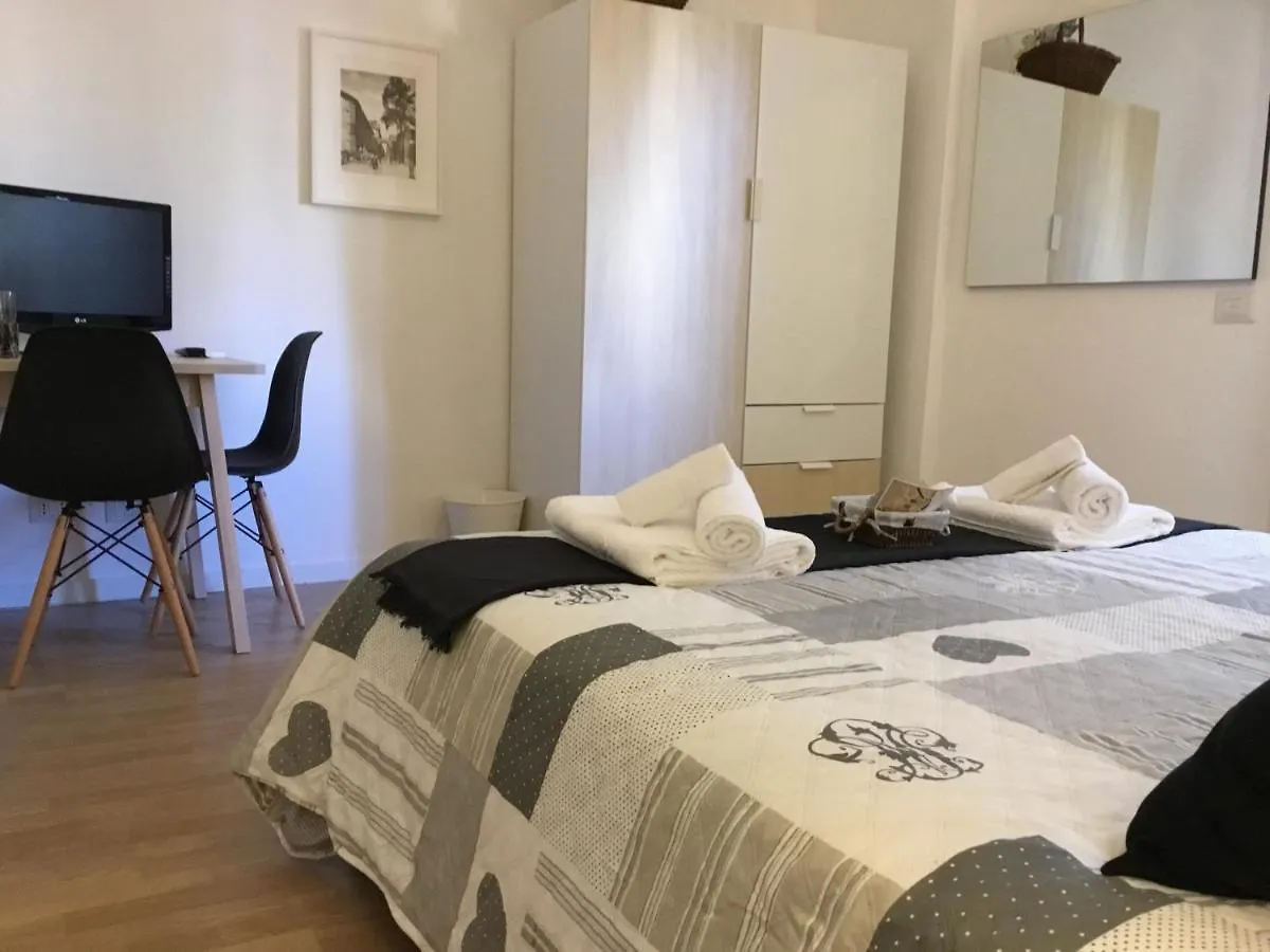 Le Fate Suites Roma 0*,